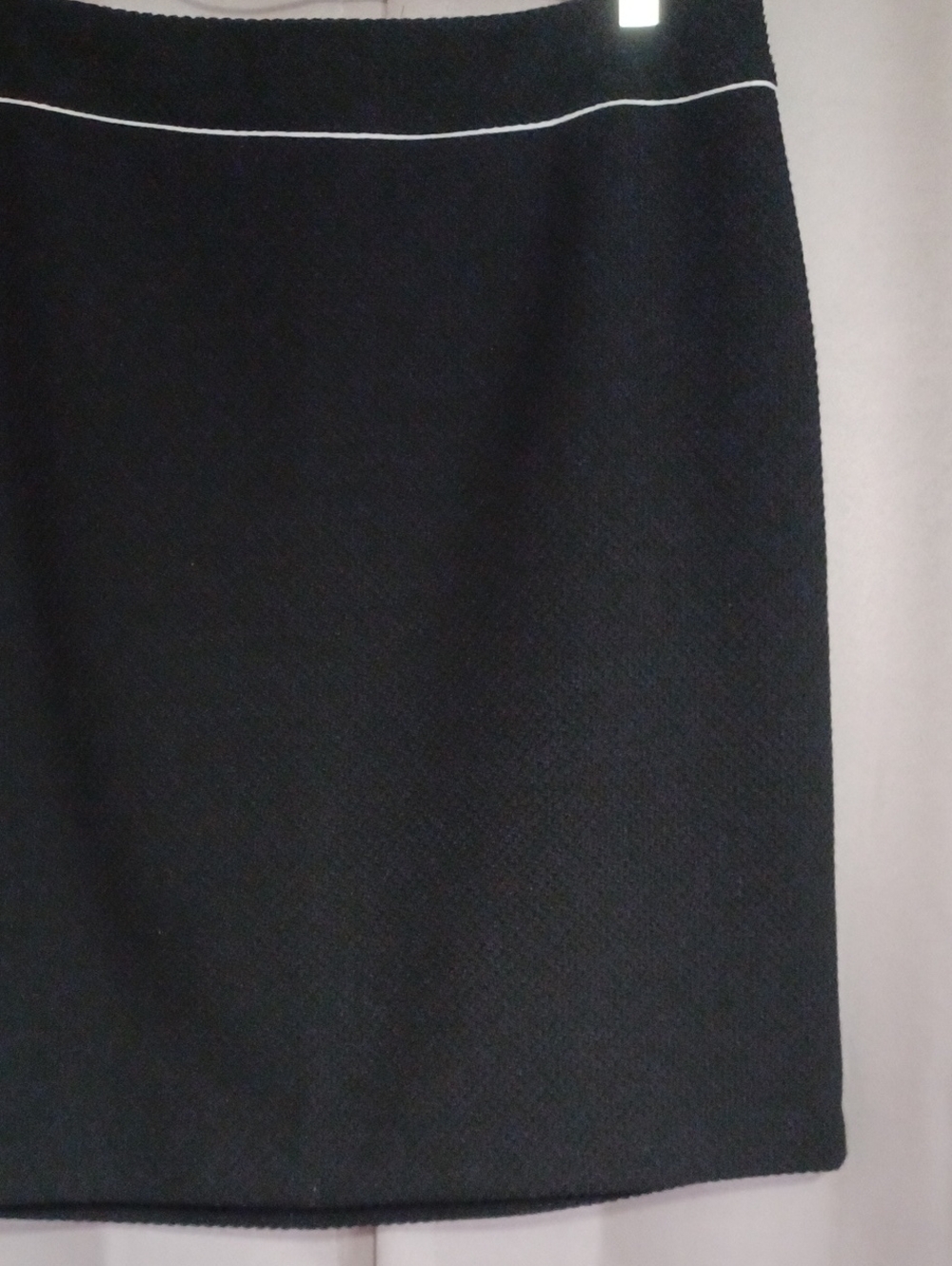 WHBM Black Textured Knit Mini Pencil Skirt White Piping Trim Size 10 - Picture 7 of 15